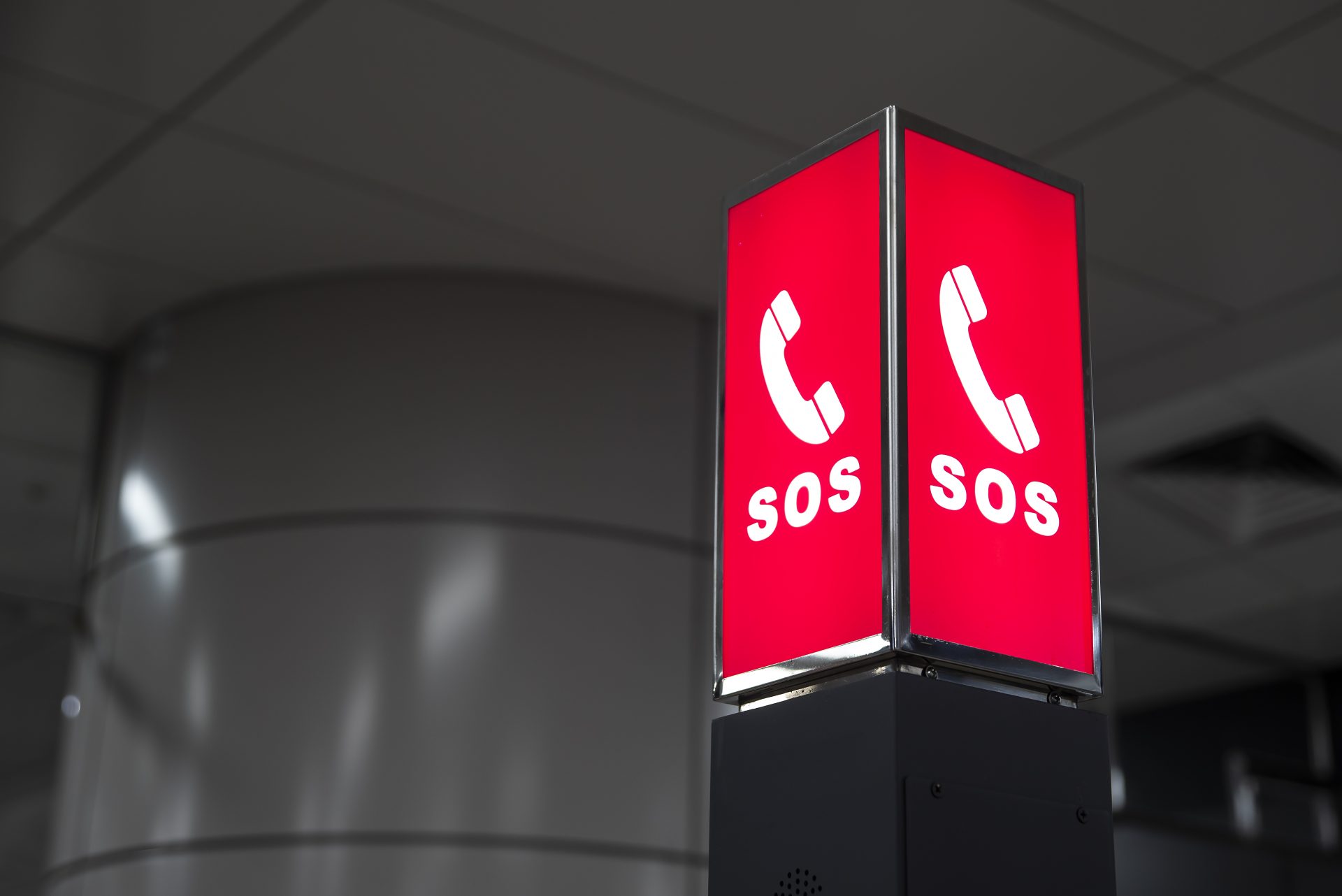 Sign with the emergency call SOS Ausfall der Notrufnummern in Frankreich